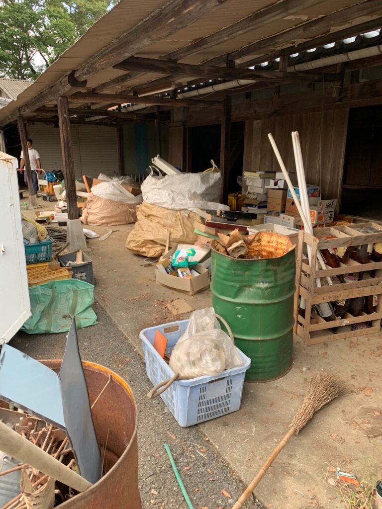 さいたま市西区の不動産売買に伴う残置物撤去、産業廃棄物収集運搬ならさいたまベスト(株)にお任せください